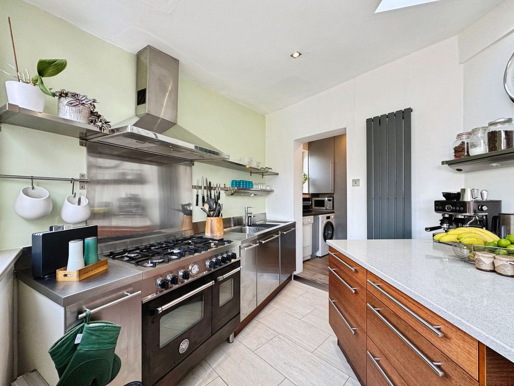 Property photo 3 of 20 Kitchen
