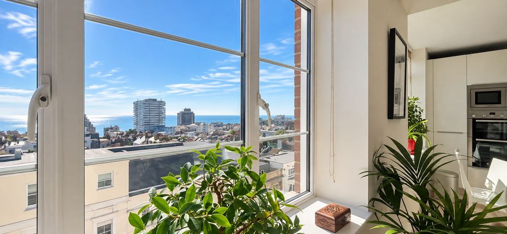 Property photo 2 of 22 Stunning City & Sea Views