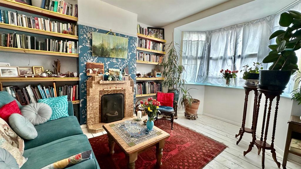 Property photo 1 of 27