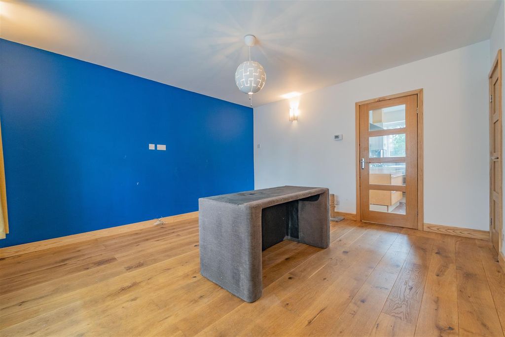 Property photo 2 of 19 Approach