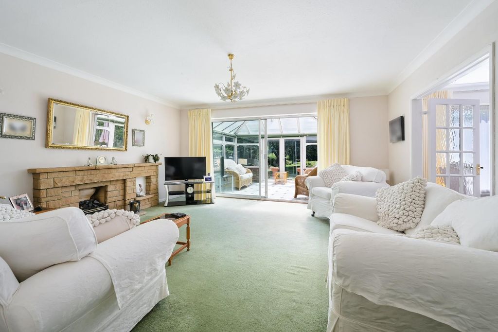 Property photo 3 of 24 Woodmansterne Lane