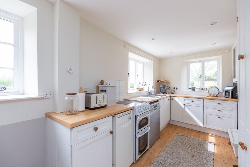 Property photo 3 of 31