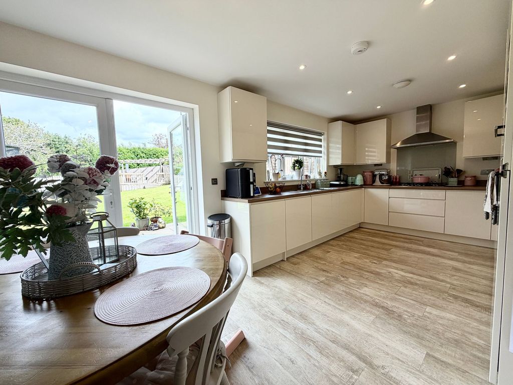 Property photo 3 of 23 Kitchen Diner
