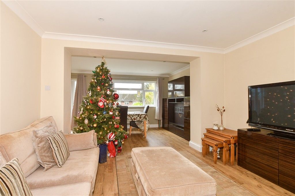 Property photo 3 of 9 Lounge