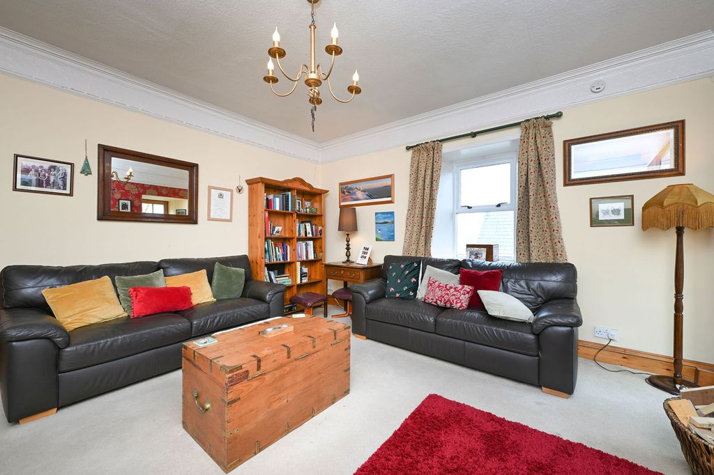 Property photo 3 of 49