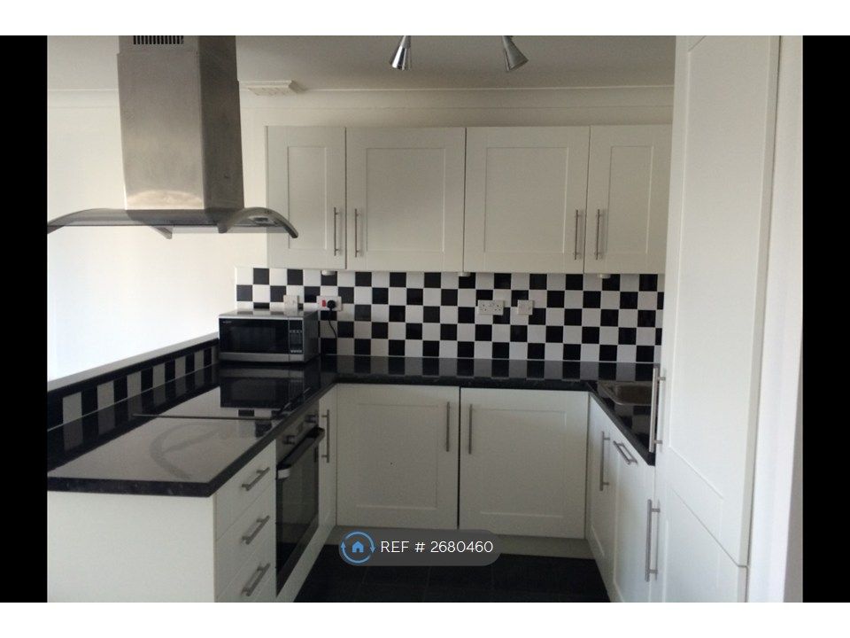 Property photo 3 of 9 Kitchen