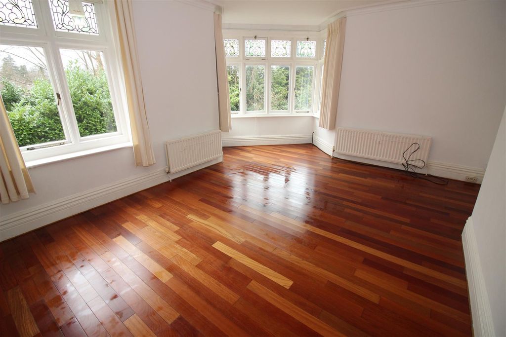 Property photo 2 of 8 Reception