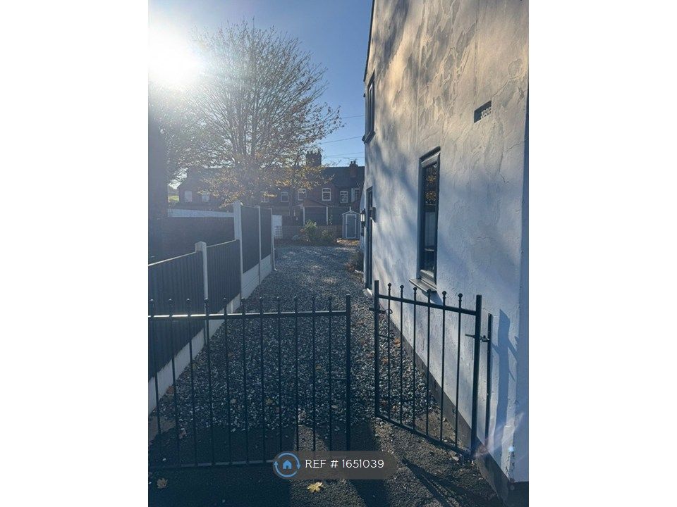 Property photo 3 of 28 Driveway