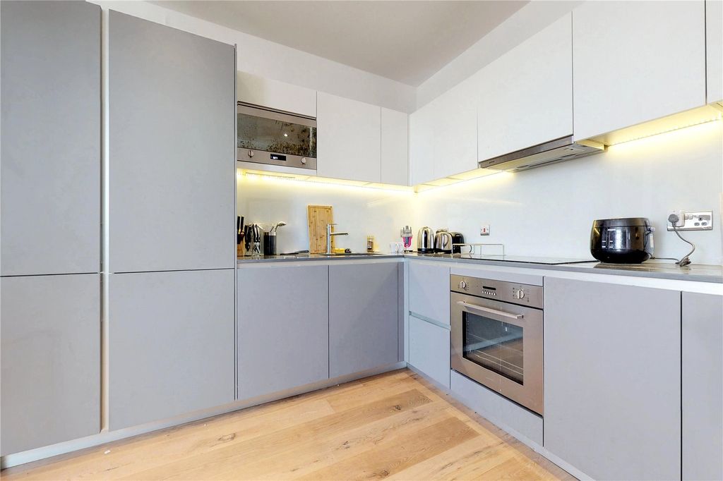 Property photo 2 of 8 Kitchen
