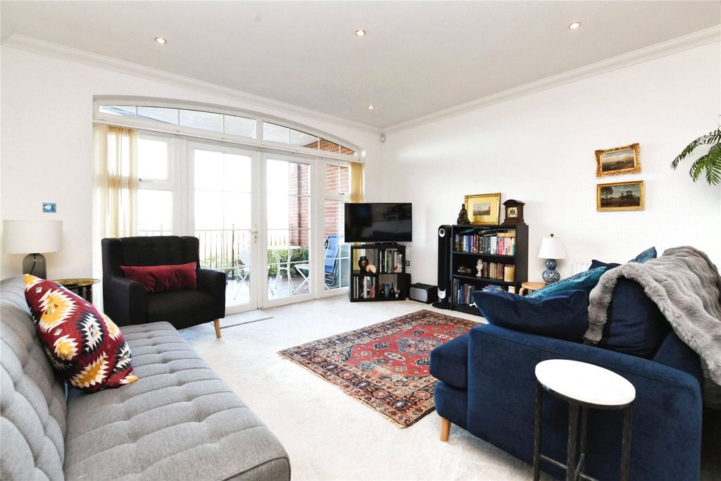 Property photo 2 of 17 Interior