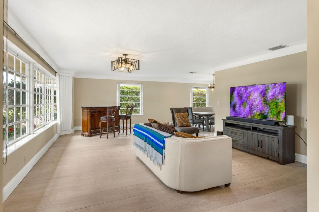 Property photo 3 of 10 <Alttext/>