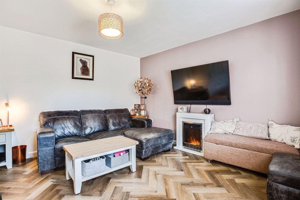 Property photo 3 of 20