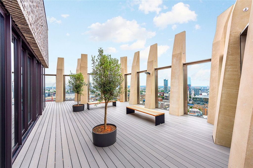 Property photo 2 of 17 Roof Terrace