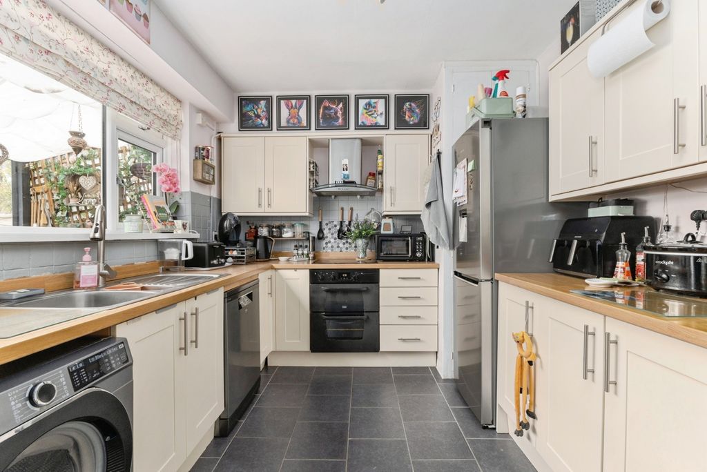 Property photo 2 of 17 Photo