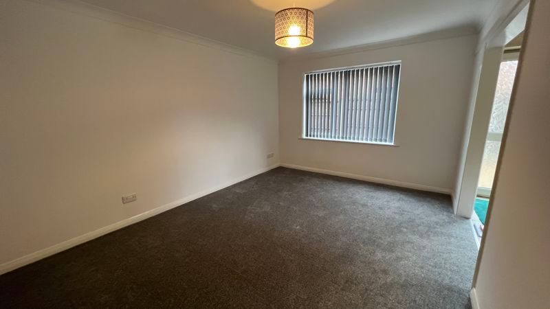 Property photo 3 of 12 Photo 6