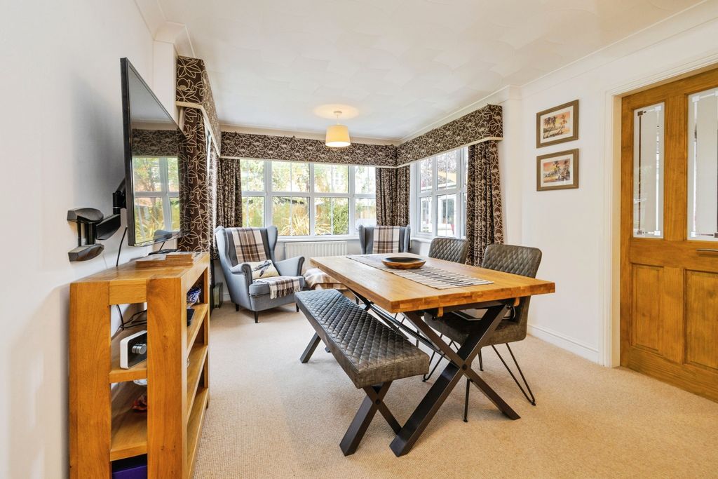 Property photo 3 of 19 Dining Room