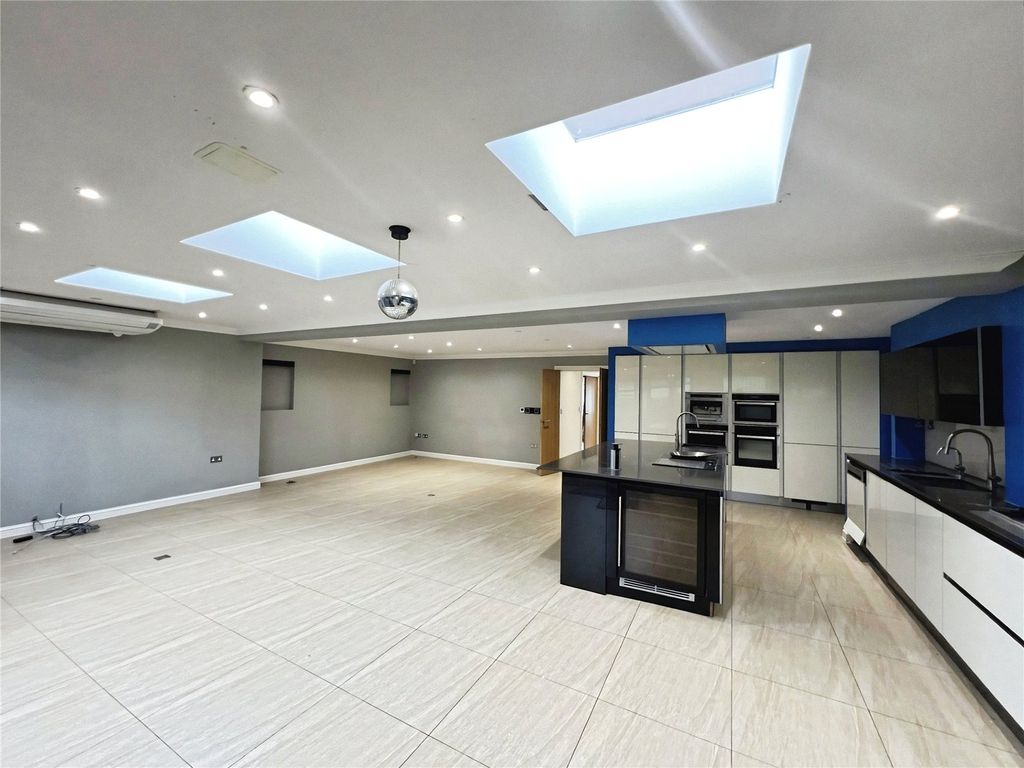 Property photo 3 of 16 Picture No. 06