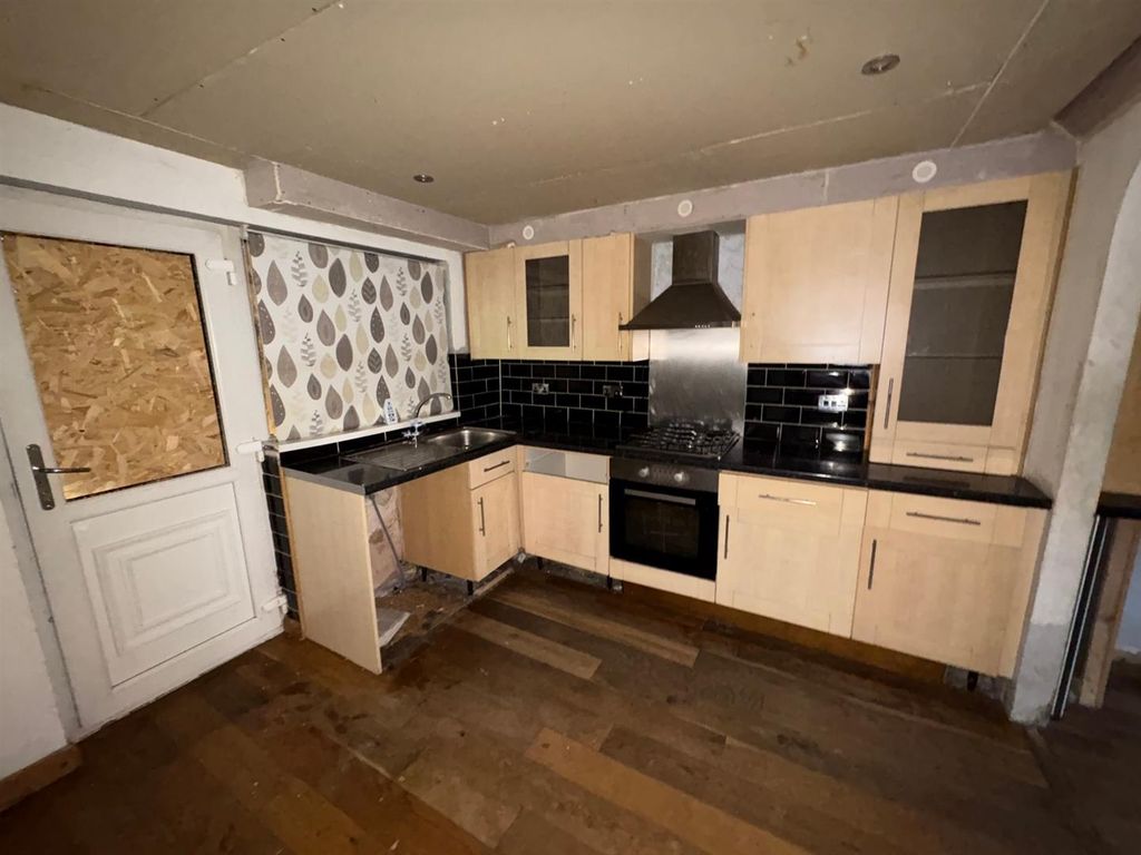 Property photo 3 of 9 Kitchen1.Jpg