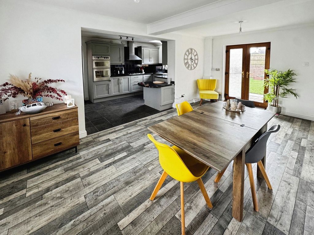 Property photo 2 of 25