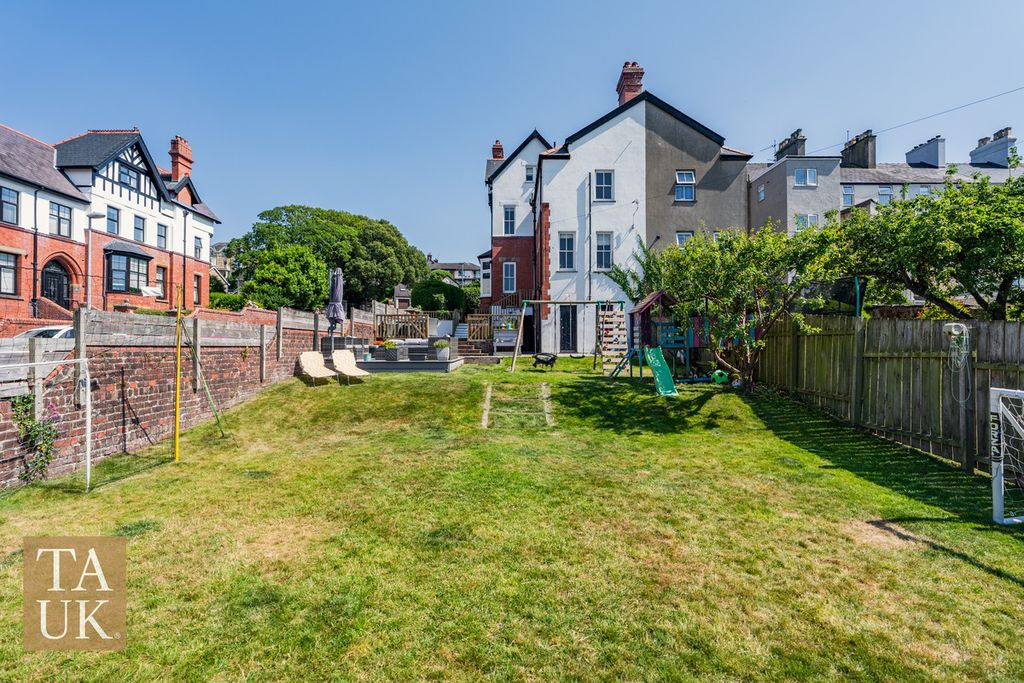 Property photo 3 of 27