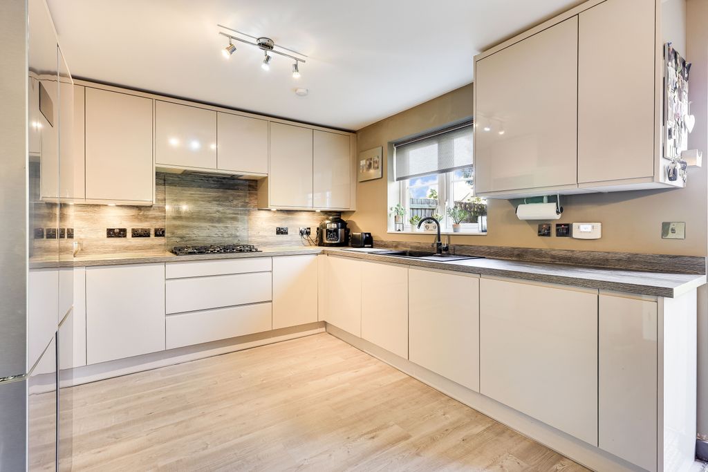 Property photo 2 of 23 Img8