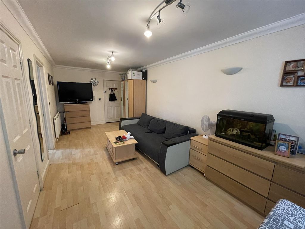 Property photo 3 of 7 Img_1043.Jpg