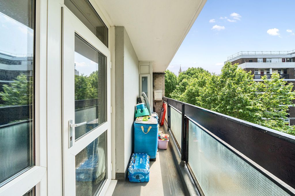 Property photo 2 of 12 1304596-3-684c039...