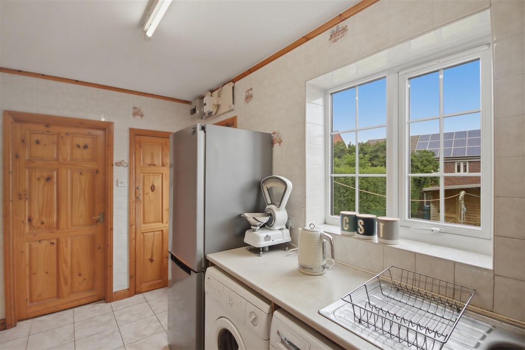 Property photo 2 of 15 Kitchen