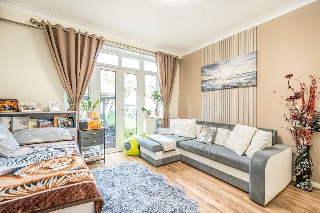 Property photo 2 of 7