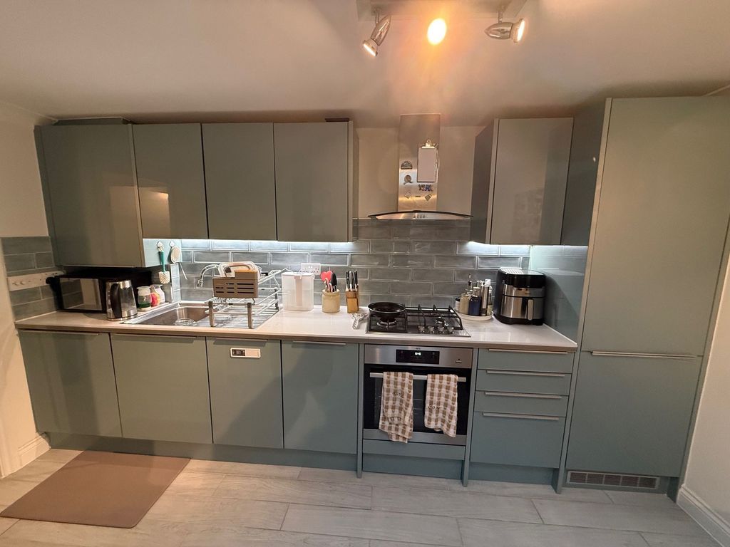 Property photo 3 of 9 Photo 8