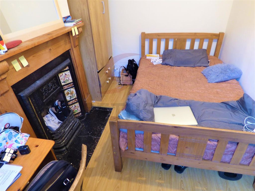 Property photo 3 of 5 Bedroom 1