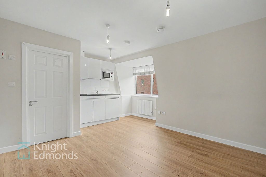 Property photo 3 of 5 Living Space