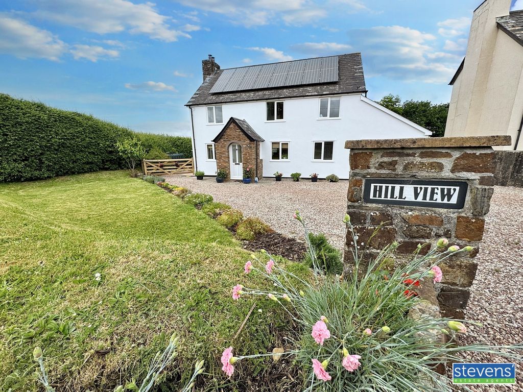 Property photo 1 of 32 Image00007