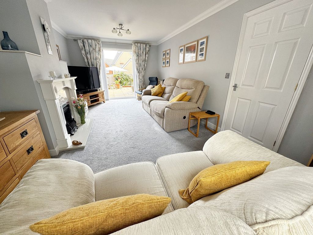 Property photo 2 of 28