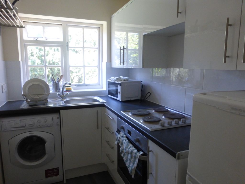 Property photo 3 of 7 Kitchen