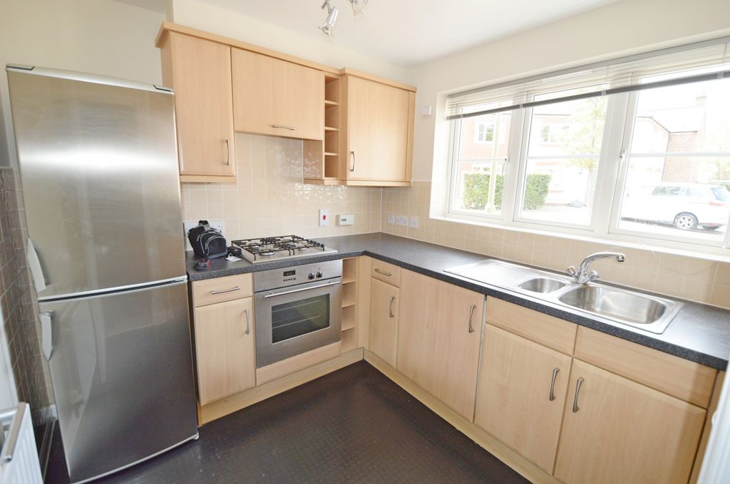 Property photo 3 of 7 Kitchen