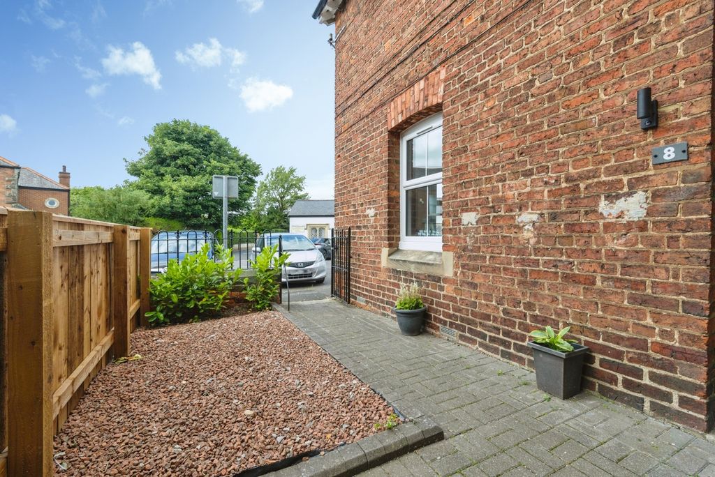 Property photo 2 of 20 Pbox-Img.Jpg
