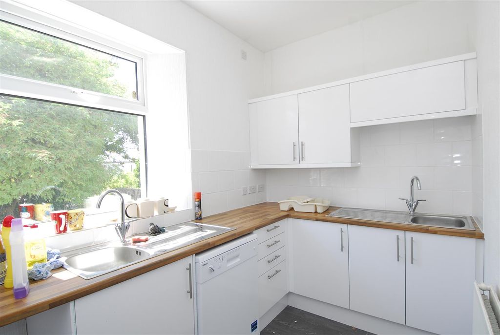 Property photo 2 of 9 36Lipsonrd004.Jpg