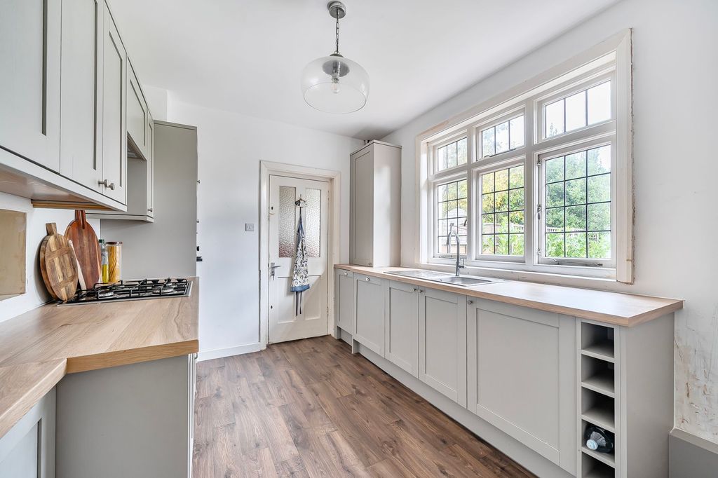 Property photo 3 of 23 Kitchen