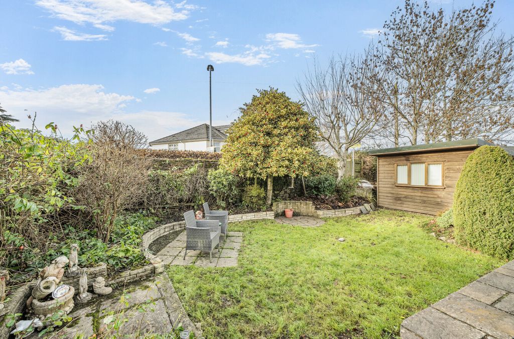 Property photo 2 of 9 Garden