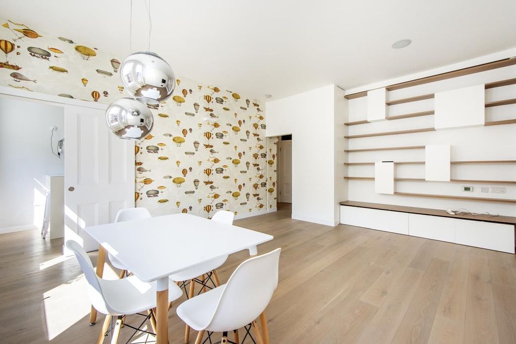 Property photo 3 of 11 Reception 1