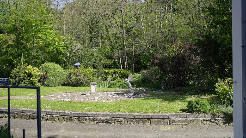 Property photo 3 of 23 Felin - Garden 1.Jpg