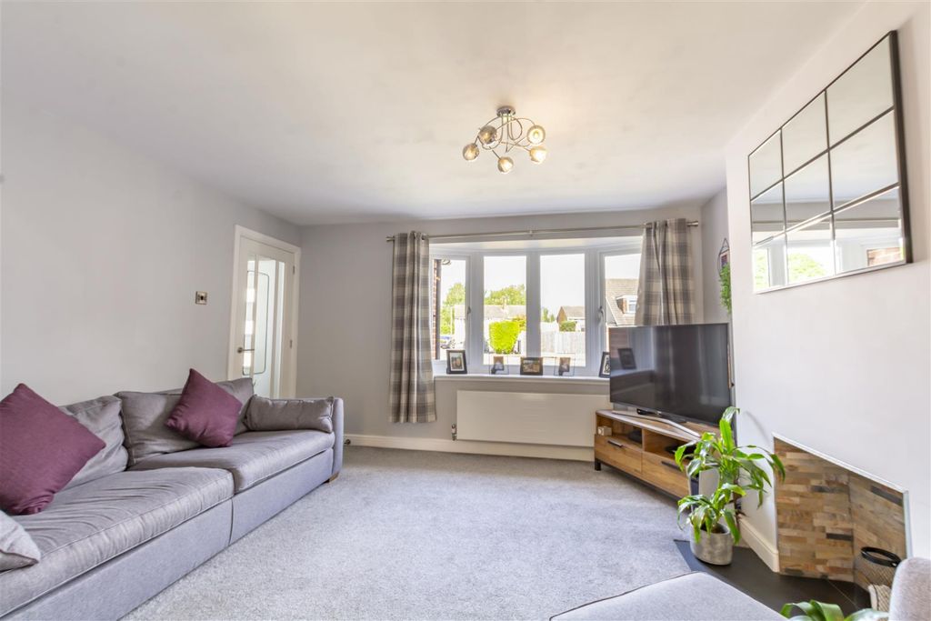 Property photo 2 of 20 Lounge