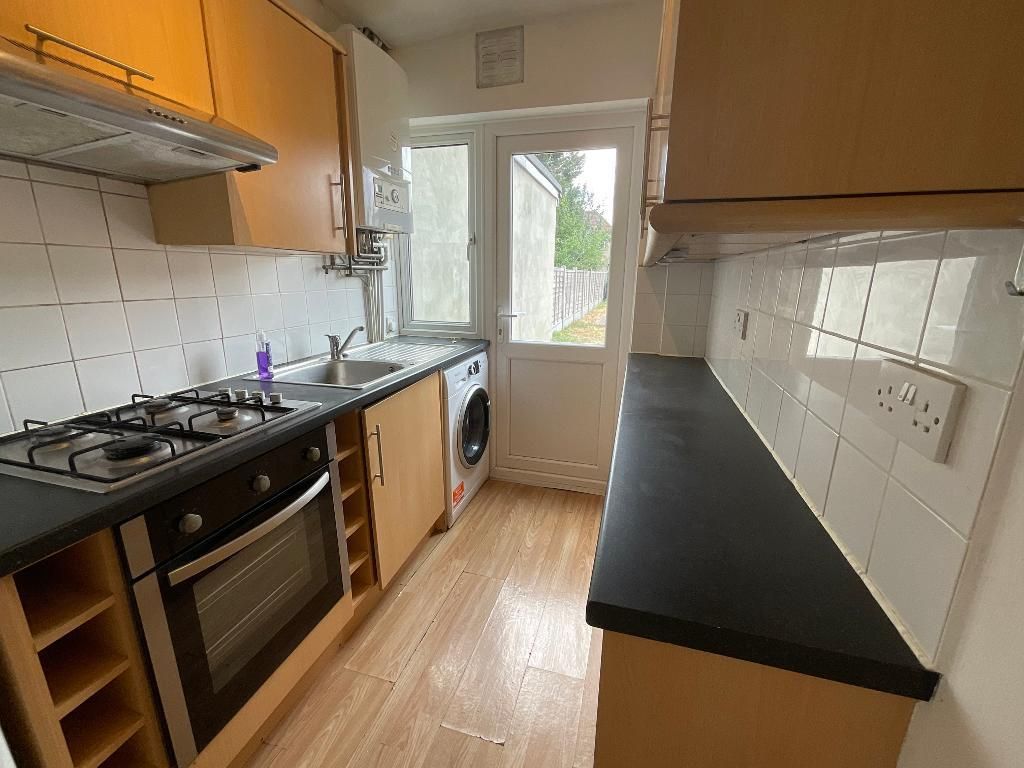 Property photo 2 of 15 Kitchen 8'6 x 5'8