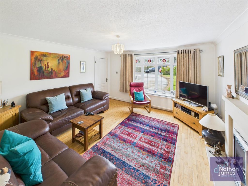 Property photo 3 of 18 Living Room