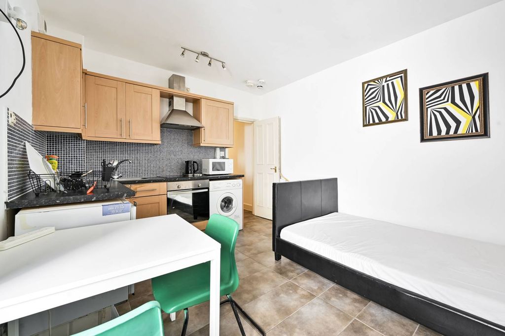 Property photo 1 of 5