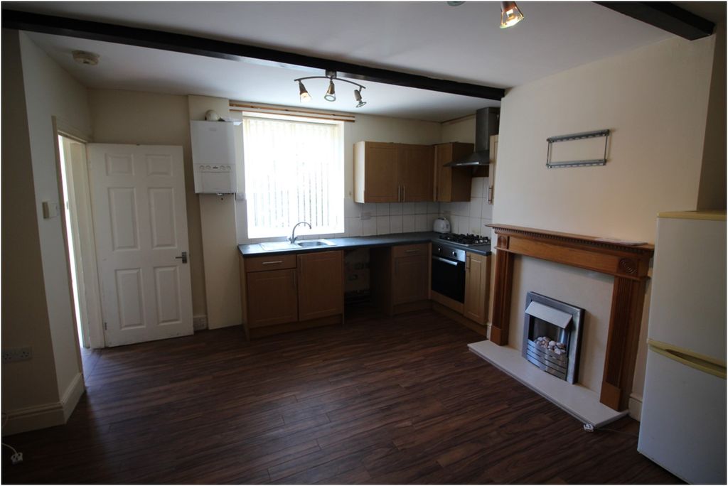 Property photo 2 of 8 Kitchen-Lounge