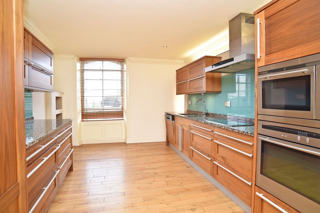 Property photo 3 of 21 Kitchen