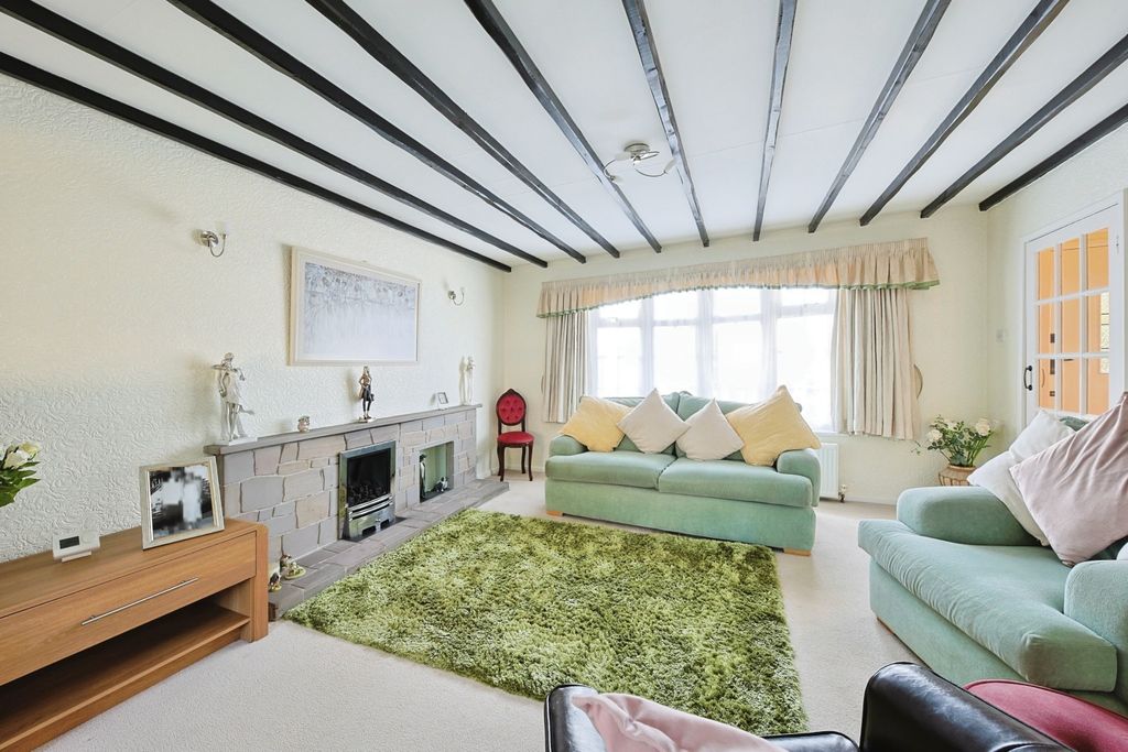 Property photo 2 of 18 3852356