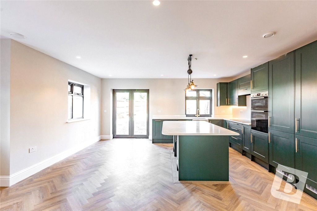 Property photo 3 of 16 Kitchen